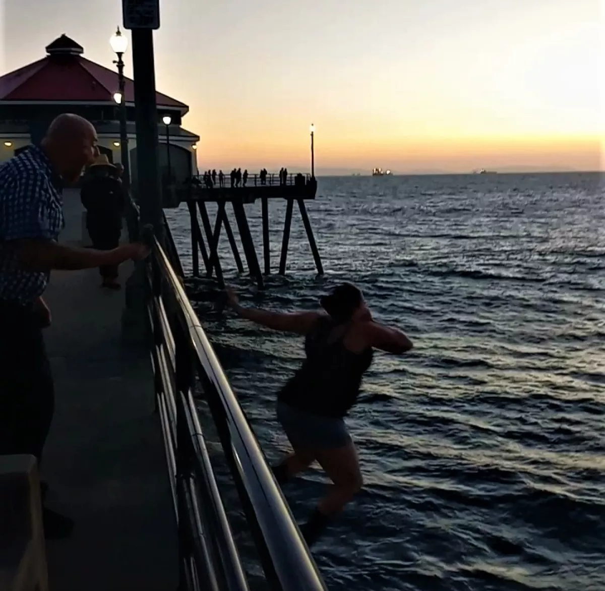 After jumping from Huntington Beach Pier, a man perishes